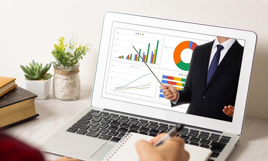 ウェビナーマーケティングのメリットとは?成功させるコツやトピックの探し方まで解説