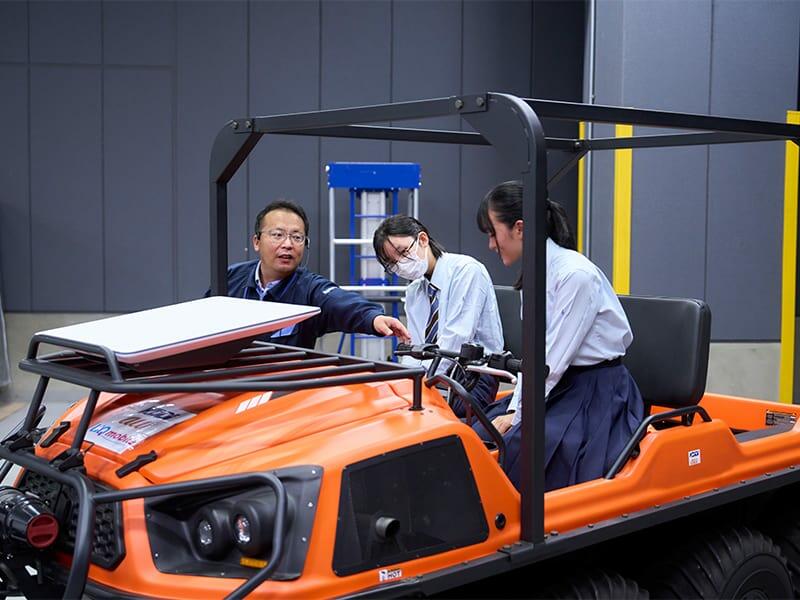 生徒たちの進路選択の視野を広げるキャリア研修