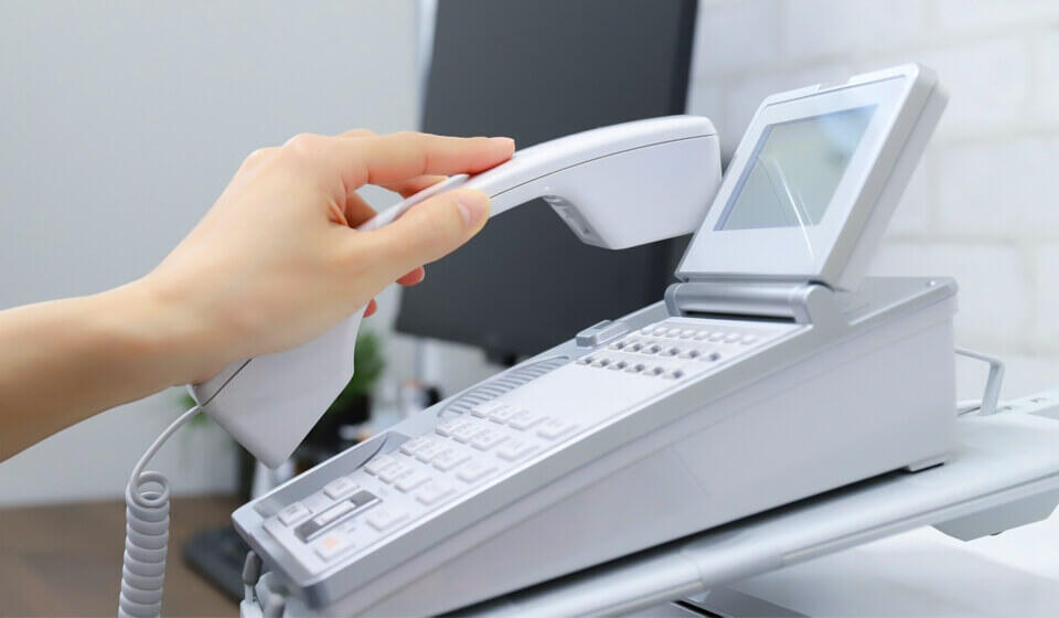 ビジネス用固定電話番号の取得方法は?必要性と各サービスの特徴を解説