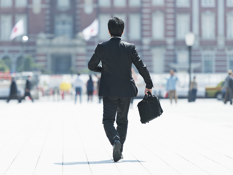 資料作成やメールの返信のために帰社している