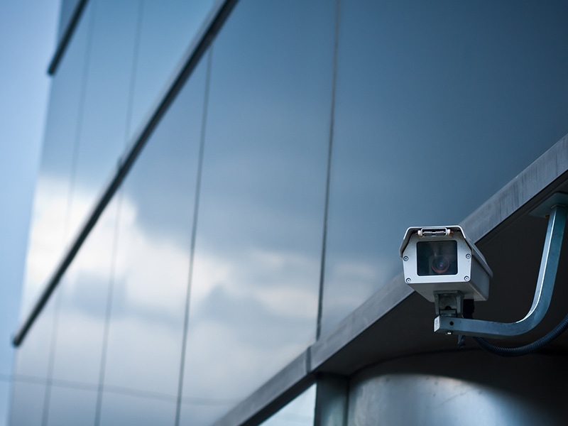 監視カメラや入退出管理で情報漏洩を未然に防ぐ